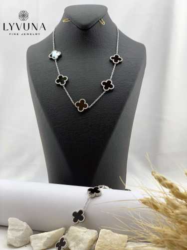 گردنبند نقره ای ونکلیف رنگ مشکی